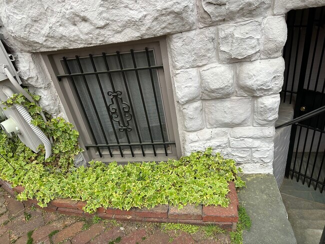 Photo - 1721 Riggs Pl NW