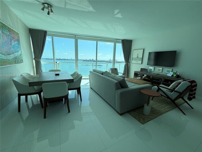 Photo - 665 NE 25th St Unidad 2102