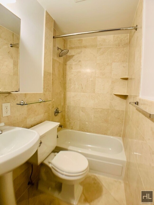 Photo - E 13TH ST. Unidad 3B