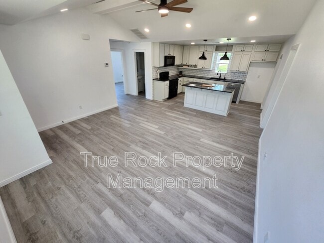 Photo - 127 E 3rd St