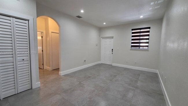 Photo - 17820 NW 73rd Ave Unidad 203-1