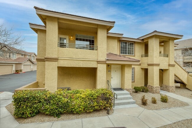 Building Photo - Entertainer's 2 Bd, 2 Bth Furnished Summerlin Condo