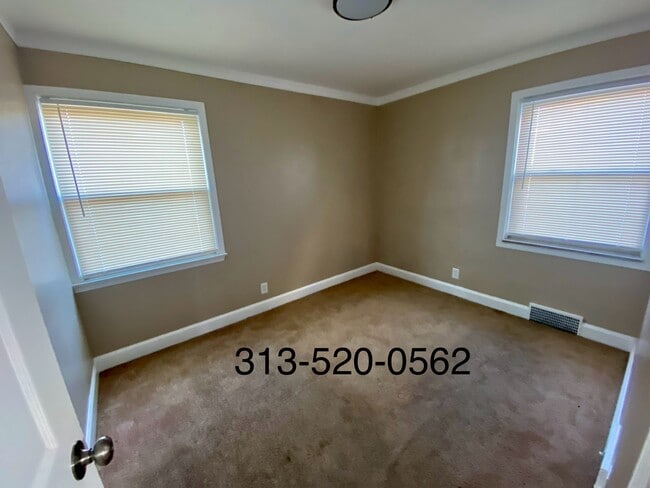 Photo - 15881 Manor