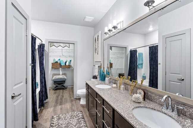 Pine 2BR,2BA - 1,150SF - Primary Bathroom