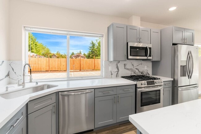 Photo - 1741 N 130th St