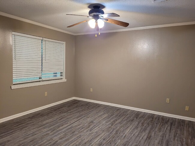 Photo - 2 bed / 1 bath apartment Unit 304