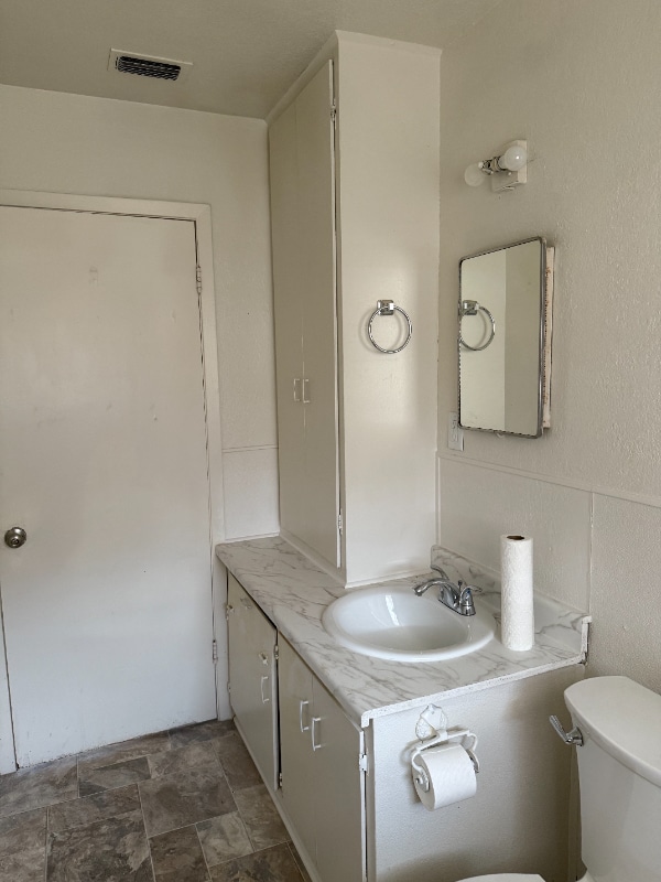 Photo - 404 E 9th St
