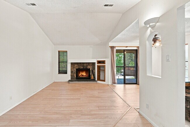 Photo - $1,595.95 2 bed, 2 bath located in Lakewood with a washer and dryer Unit #122