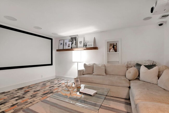 Photo - 802 N Park Ave Unit ID1375235P