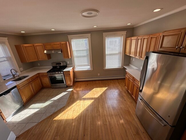 Building Photo - 8 Fowler St Unit 2