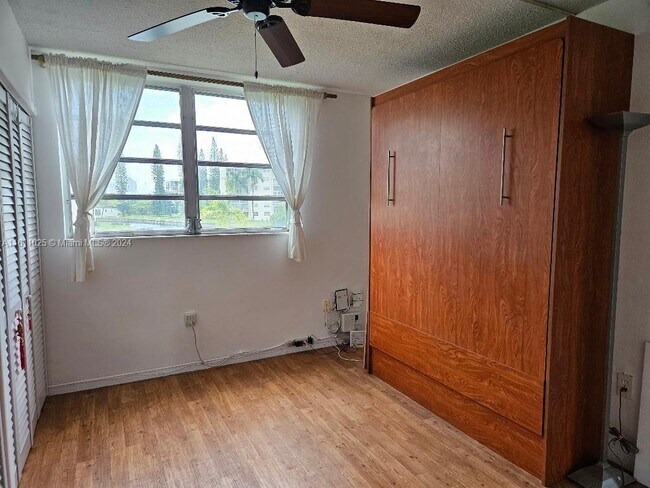 Photo - 2851 Leonard Dr Unit J202