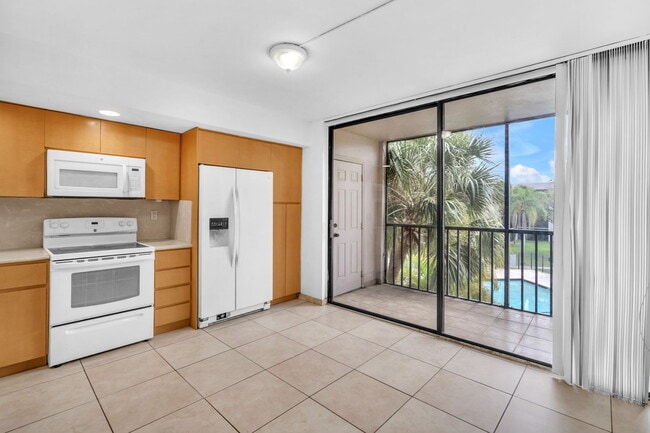 Building Photo - 8540 SW 133rd Avenue Rd Unit 312