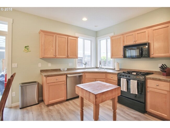 Photo - Comfortable Beaverton Living- 4 Bedroom, 2.5 Bath home Near Nike & Intel with Open Living & Priva...