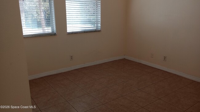 Photo - 561 Lambert St SW