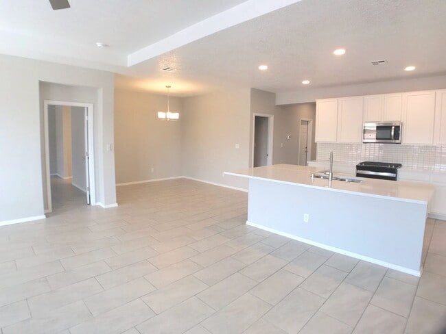 Photo - Los Lunas 3 bedroom! Tile Throughout! Refrigerated Air! Spacious living area