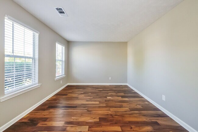 Photo - 1591 Beech Grove Dr