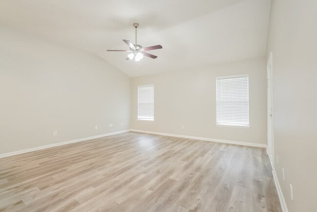 Photo - 195 Dover Bluff Dr