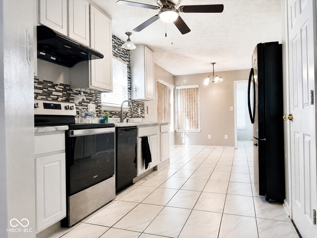 7226 Parklake Cir