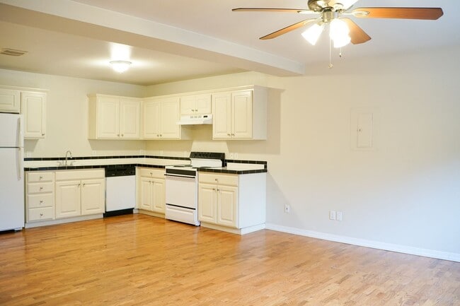 Photo - Ideal John's Landing 1-Bed w/ Open Layout, Washer/Dryer & a Private Patio! Unit 20