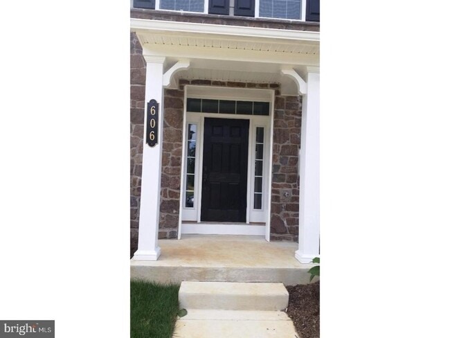 Photo - 606 Cliff Ln