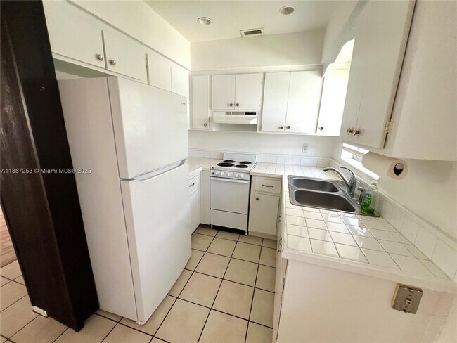 Photo - 281 NE 40th St Unit 7