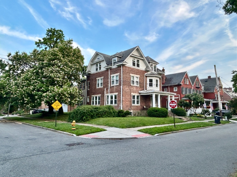 Photo - 2010 Woodlawn Ave
