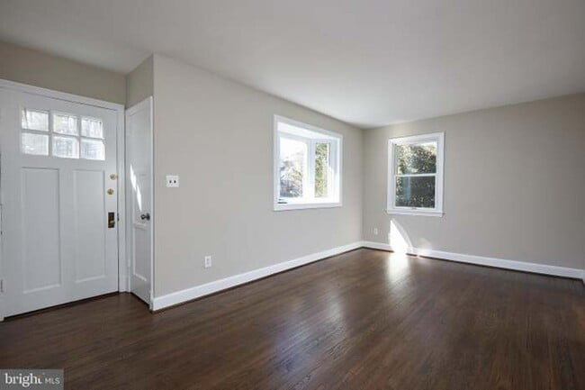 Photo - 221 Dale Dr