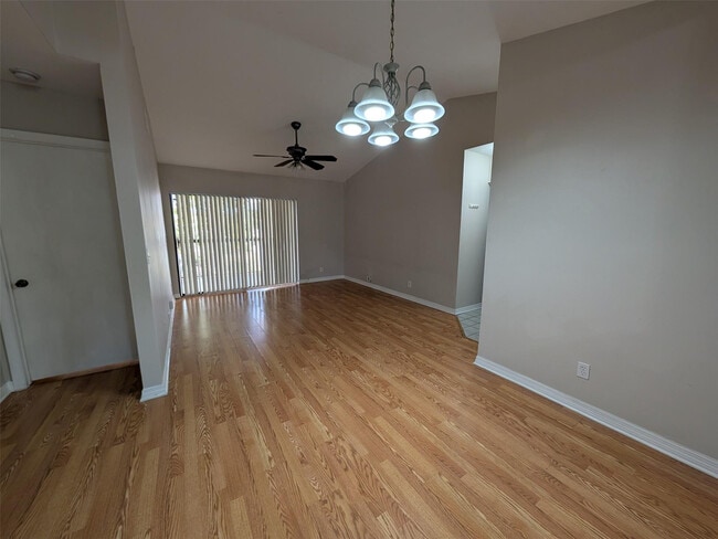 Photo - 5741 Riverside Dr Unidad 201