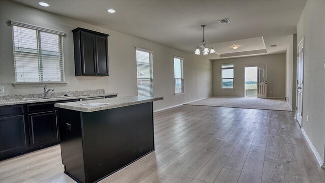 Photo - 137 Carlina Lp