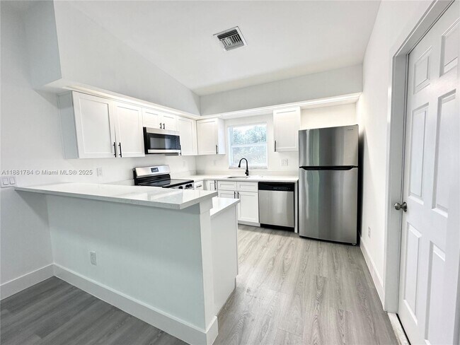 Photo - 6018 Lacota Ave