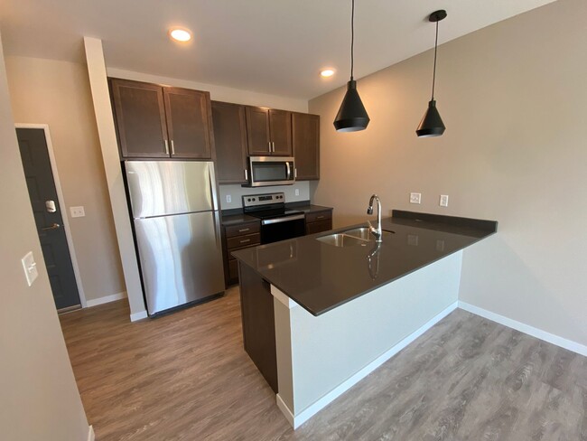 Brand New Apartments & Clubhouse! - Brand New Apartments & Clubhouse! Unit 111