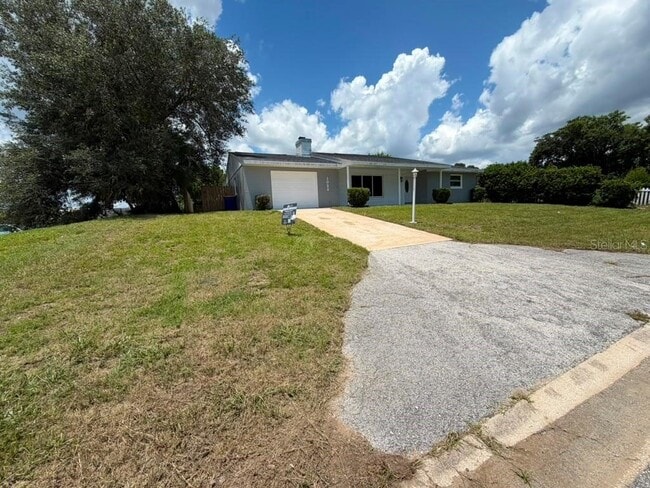 1822 Banyan Tree Dr
