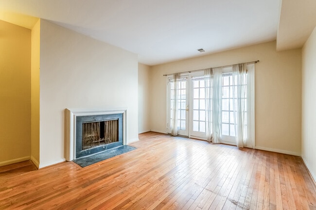 Photo - 1839 Biltmore St NW Unidad B