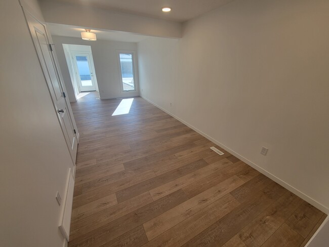 Photo - 2023-2210 210 St NW