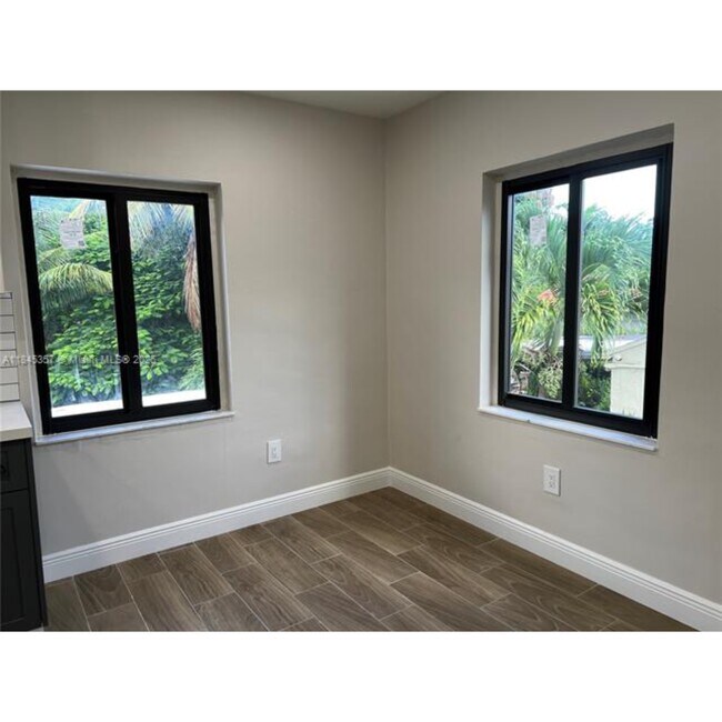 Photo - 1136 SW 12th Ct