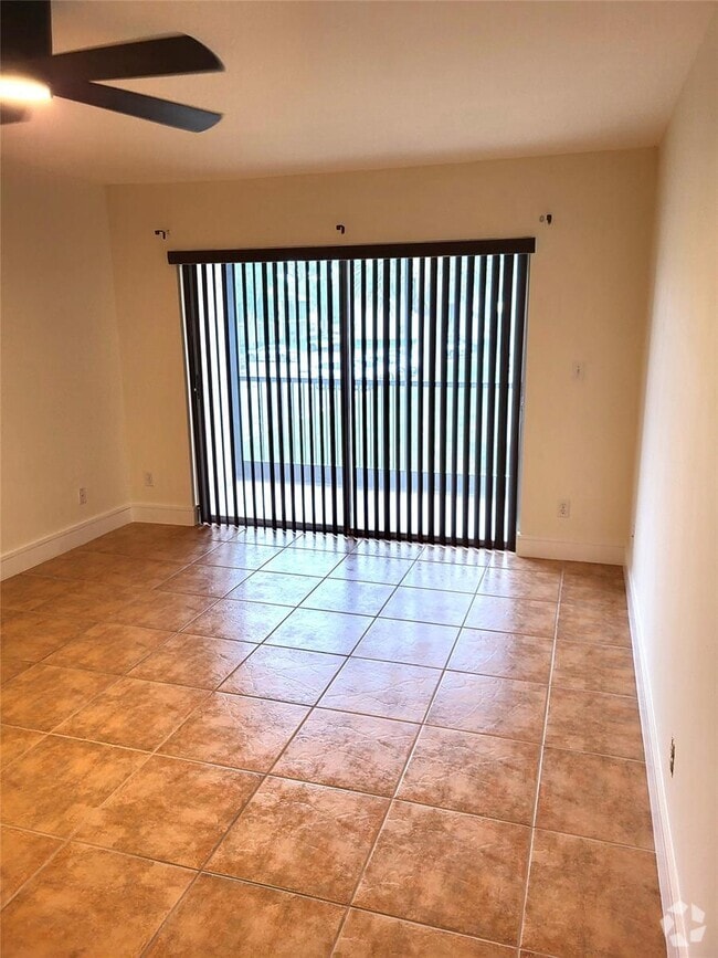 Building Photo - 4145 NW 90th Ave Unit 204 Rental