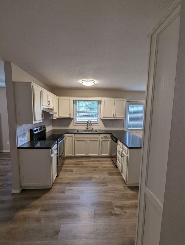 Photo - Kickapoo High District w/ Walk-In-Closet