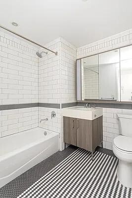Building Photo - 515 W 38th St Rental