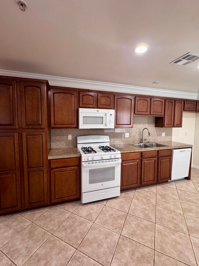 Photo - 3 bedroom 2 bath condo on Vanowen Unit 102