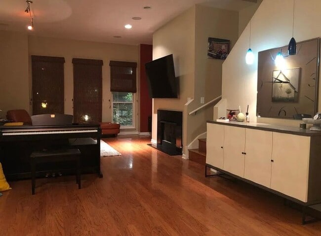 Photo - 842 W 15th Pl