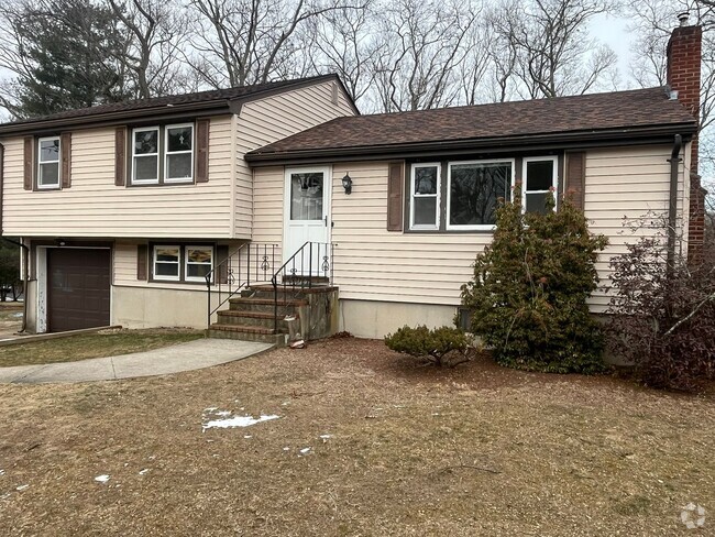 Building Photo - Sunny 3BD / 2BA Multi-level home in Stoughton