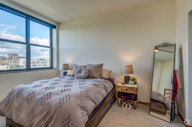 1 BR, 1 BA - 728SF