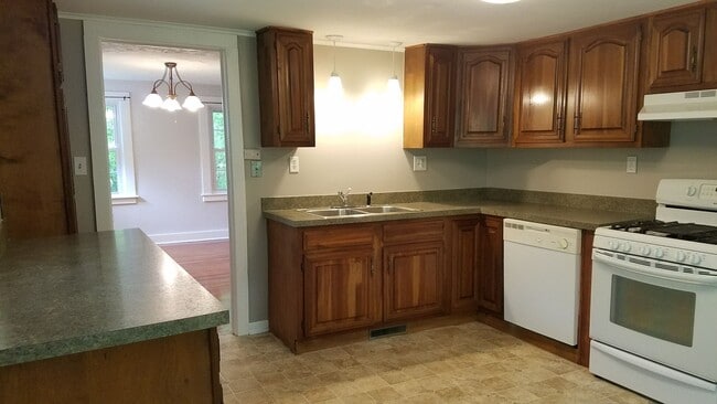 Photo - Apartment Available in Village of Liverpool Unit 414 Fourth Street