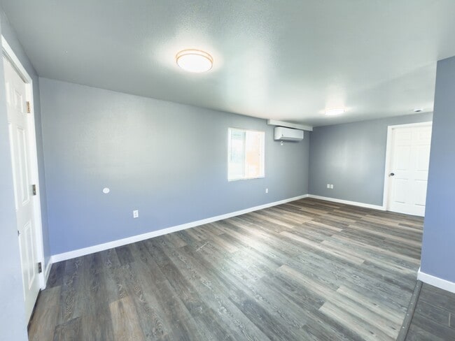 Photo - 1155-1159 E 10th St