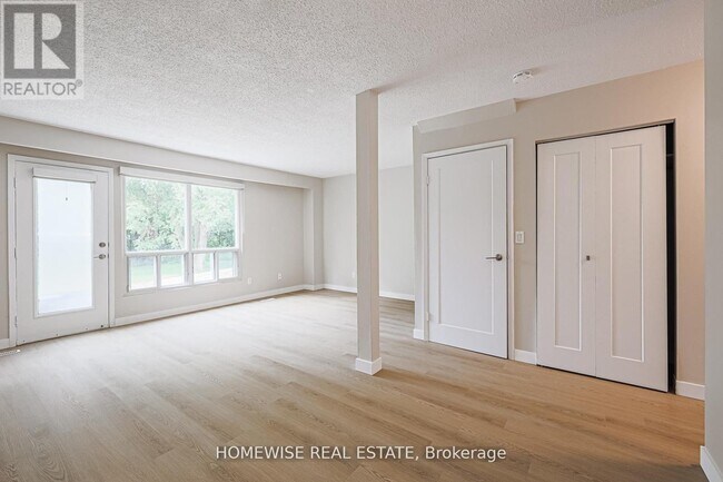 Photo - 560 Waverly St N