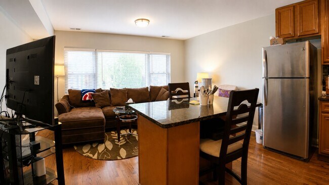 Photo - 1343 W Winona St Unit 2E