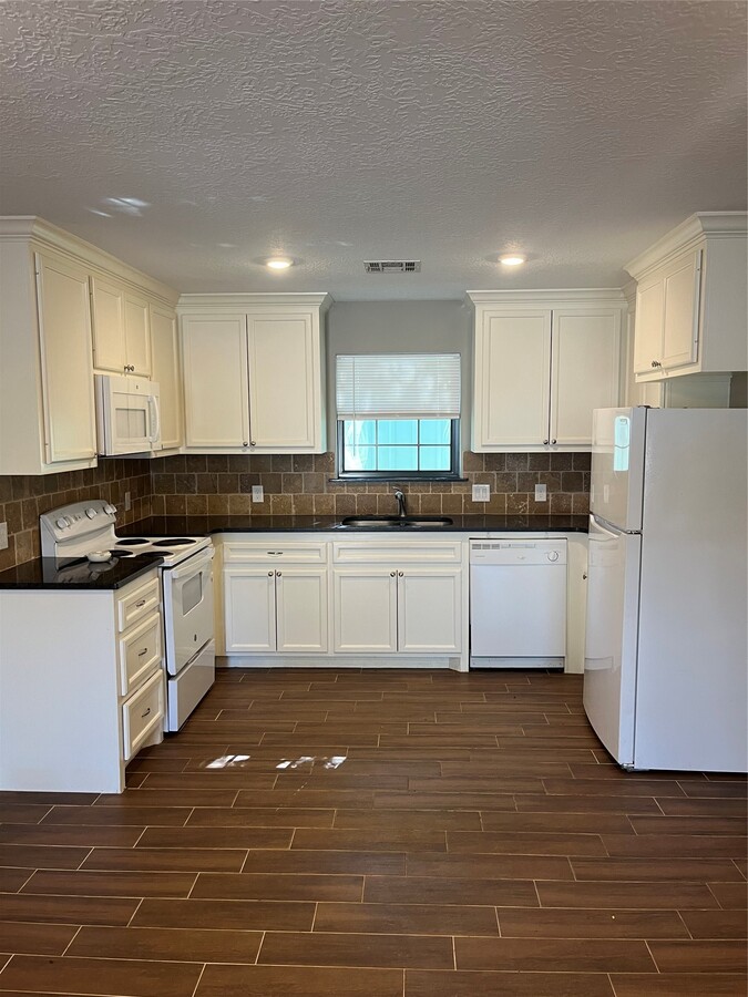 Photo - 18222 Bonnie Alice Dr Unidad B