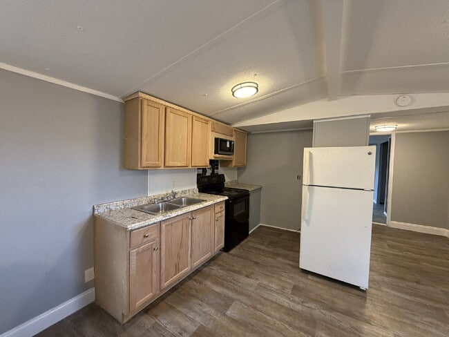 Photo - Cozy 2 Bedroom Mobile Home - Northside Community Unidad 08
