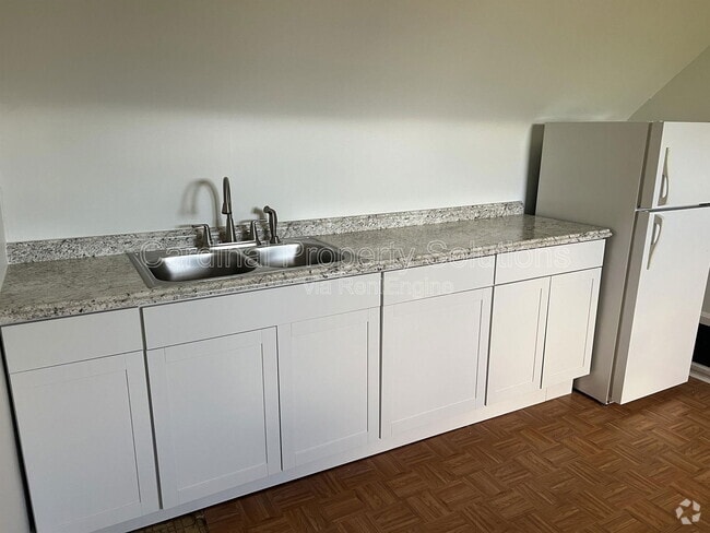 Building Photo - 2710 Ruberg Ave Unit 3 Rental