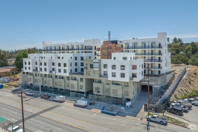 Building Photo - Woodlake Apartments